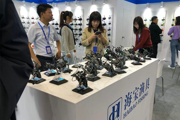 How to Take Photos of Booths at Canton Fair